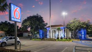 Fotografie z fotogalerie ubytování Motel 6-Addison, TX - Dallas v destinaci Addison