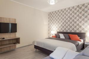 a bedroom with a bed and a flat screen tv at AbsyntApartments Old Town Wroclaw in Wrocław