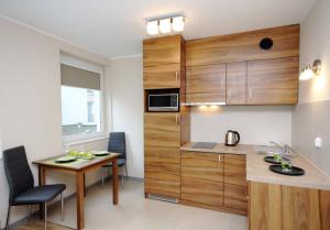 Kuchnia lub aneks kuchenny w obiekcie AbsyntApartments 24 Rynek Wrocław
