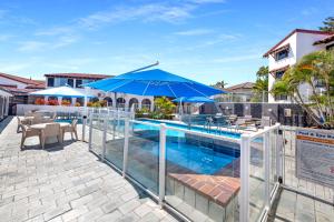 Bazén v ubytování Don Pancho Beach Resort nebo v jeho okolí