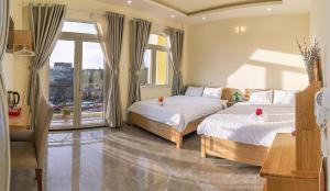 Postel nebo postele na pokoji v ubytování Phùng Thịnh Hotel