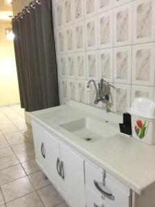 Virtuvė arba virtuvėlė apgyvendinimo įstaigoje GA3-Hospedagem Próximo ao Aeroporto de Guarulhos
