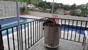 Bazén v ubytování APARTAHOTEL TAYAMBE nebo v jeho okolí