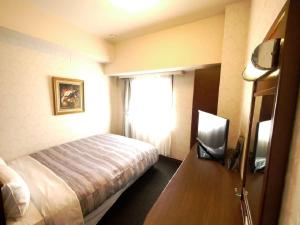 Katil atau katil-katil dalam bilik di Hotel Route-Inn Yokohama Bashamichi