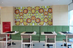 Posezení v ubytování Zest Parang Raja Solo by Swiss-Belhotel International