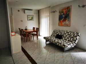 a living room with a couch and a table at Krasen Kras Apartment in Komen