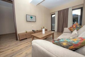 Ruang duduk di Crystal Resort