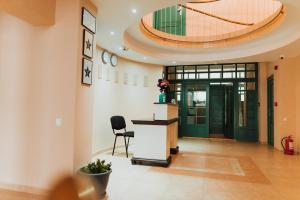 an office lobby with a chair and a desk at Pensiunea Green Villa in Sibiu