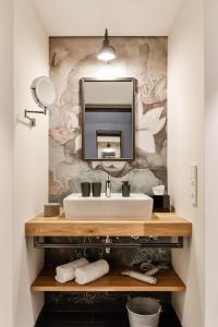 Koupelna v ubytování WeinHotel Fritz Walter + 37 fotografií