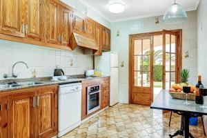 Kuchnia lub aneks kuchenny w obiekcie Villa Menorca Jalima 1 by Mauter Villas