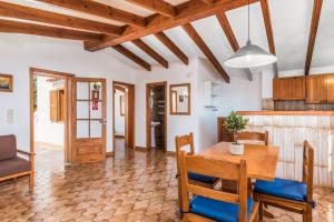 Kuchnia lub aneks kuchenny w obiekcie Villa Menorca Jalima 1 by Mauter Villas