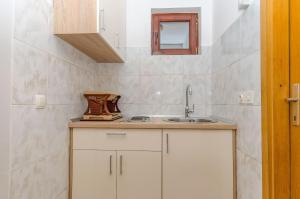 Kuchyň nebo kuchyňský kout v ubytování Apartments Marinko