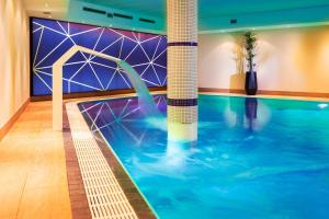 Bazén v ubytovaní Seiblishof Superior Hotel Ischgl alebo v jeho blízkosti