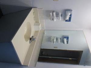 Φωτογραφία από το άλμπουμ του Budget Inn Adair σε Adair