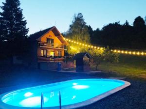 Bazén v ubytování Fruska Pool House nebo v jeho okolí