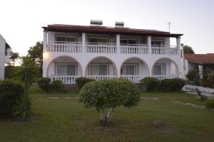 Gallery image of Stefanos Resort in Mesongi