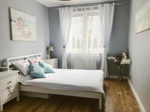 Ένα ή περισσότερα κρεβάτια σε δωμάτιο στο Apartament LUSCINIA z 2 sypialniami
