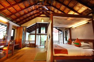 Ένα ή περισσότερα κρεβάτια σε δωμάτιο στο Vythiri Resort