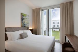 Postel nebo postele na pokoji v ubytování J Hotel + 37 fotografií