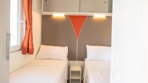 A bed or beds in a room at IdeaLazise Camping and Village
