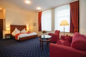Ein Bett oder Betten in einem Zimmer der Unterkunft Strandhotel Ostfriesenhof