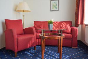 Ein Sitzbereich in der Unterkunft Strandhotel Ostfriesenhof