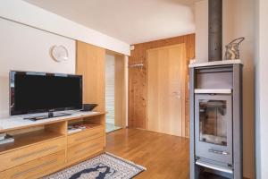 Eldhús eða eldhúskrókur á Försterhaus Wohnung Dachgeschoss