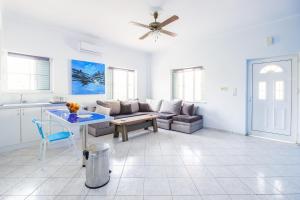 Afbeelding uit fotogalerij van Casa Galini - 25m from Beach Deluxe Apartment in Kalyves