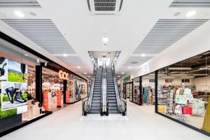 Supermarket nebo jiné obchody v  hotelu nebo okolí
