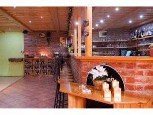 Salon ili bar u objektu Rodinný resort UKO