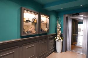 a room with blue walls and a counter with shelves at Sole Mare in Ventimiglia