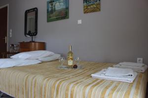 A bed or beds in a room at Villa Nefeli