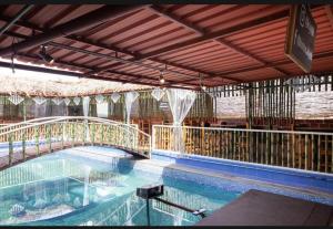 Bazén v ubytování Hotel Vassi Palaze nebo v jeho okolí