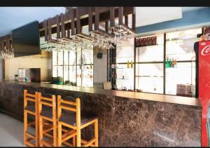 Lounge nebo bar v ubytování Hotel Vassi Palaze