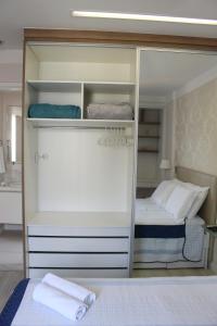 Llit o llits en una habitació de Porto do Sol Apartment