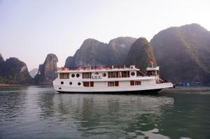 Phong cảnh thiên nhiên gần du thuyền