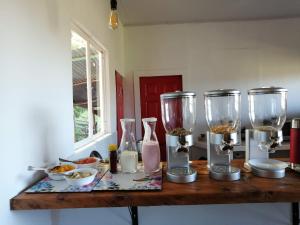 a counter with two vases and bowls on a table at Birdglamping Los Arboles Glamping Hotel in Salento