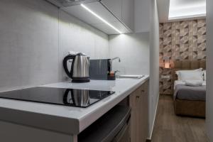 Kuchyňa alebo kuchynka v ubytovaní Koios Apartments