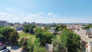 Γενική άποψη της πόλης Ιβάνο-Φρανκίφσκ ή θέα της πόλης από  αυτό το διαμέρισμα