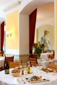 מסעדה או מקום אחר לאכול בו ב-Hôtel Colombet