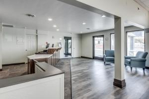 Köök või kööginurk majutusasutuses Days Inn & Suites by Wyndham Spokane
