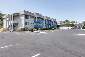 Foto de la galería de Days Inn & Suites by Wyndham Spokane en Spokane