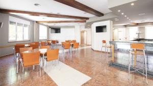 TV a/nebo společenská místnost v ubytování Hotel Isabel de Segura