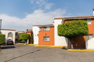 Fațada sau intrarea în Hotel & Suites Villa del Sol