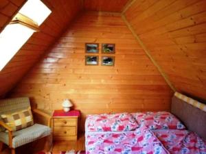 A bed or beds in a room at Chata pod Orechom