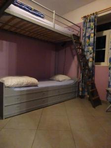 Ένα ή περισσότερα κρεβάτια σε δωμάτιο στο Gîte Le Randonneur