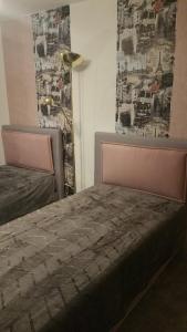 a bedroom with two beds and a painting on the wall at Messeapartment WASHINGTON in Hannover