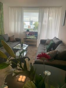 a living room with a couch and a table at Messeapartment WASHINGTON in Hannover