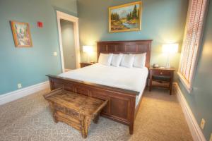 a bedroom with a bed and a table in a room at Montvale Hotel in Spokane
