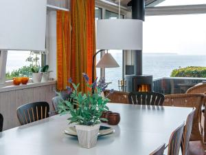 Imagen de la galería de Five-Bedroom Holiday home in Ebeltoft 4, en Ebeltoft